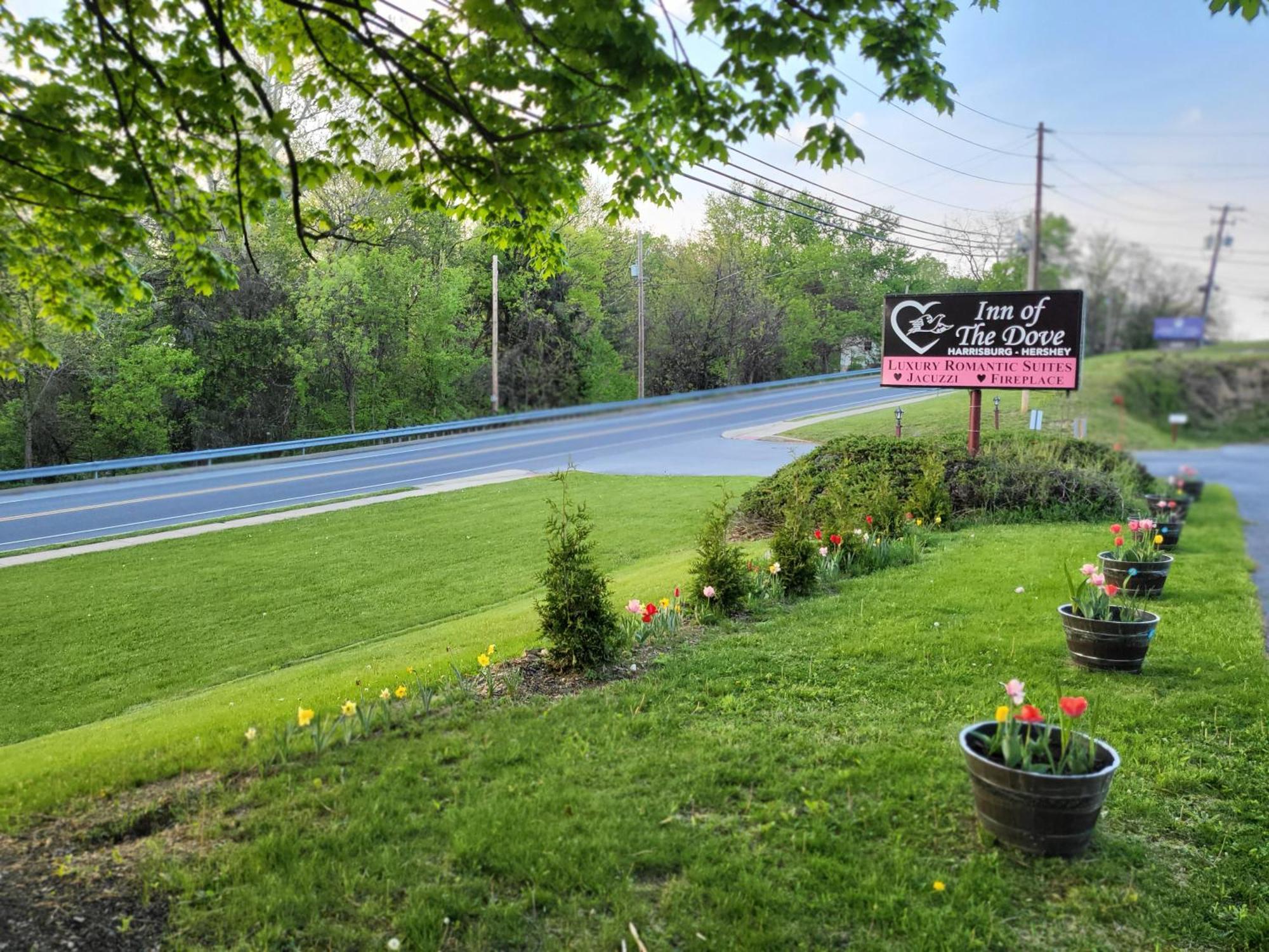 Inn Of The Dove - Romantic Luxury Suites With Jacuzzi & Fireplace At Harrisburg-Hershey-Philadelphia, Pa מראה חיצוני תמונה