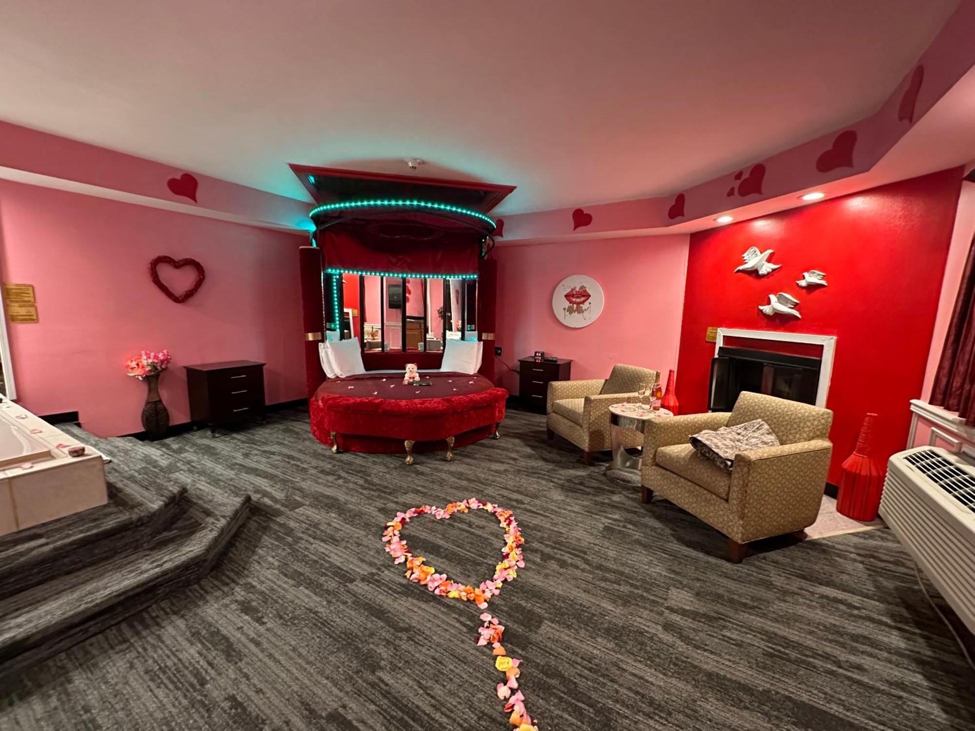 Inn Of The Dove - Romantic Luxury Suites With Jacuzzi & Fireplace At Harrisburg-Hershey-Philadelphia, Pa מראה חיצוני תמונה
