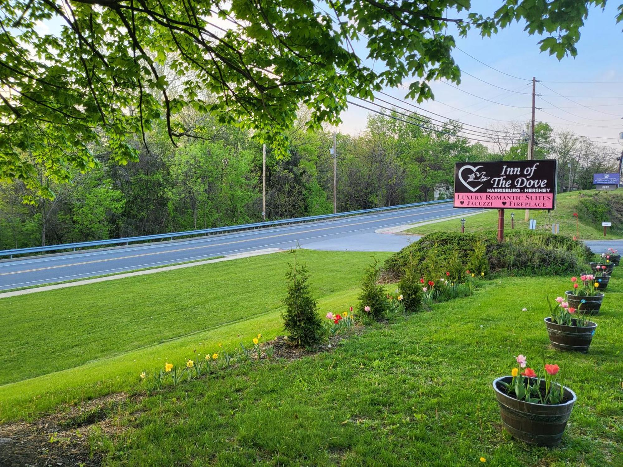 Inn Of The Dove - Romantic Luxury Suites With Jacuzzi & Fireplace At Harrisburg-Hershey-Philadelphia, Pa מראה חיצוני תמונה