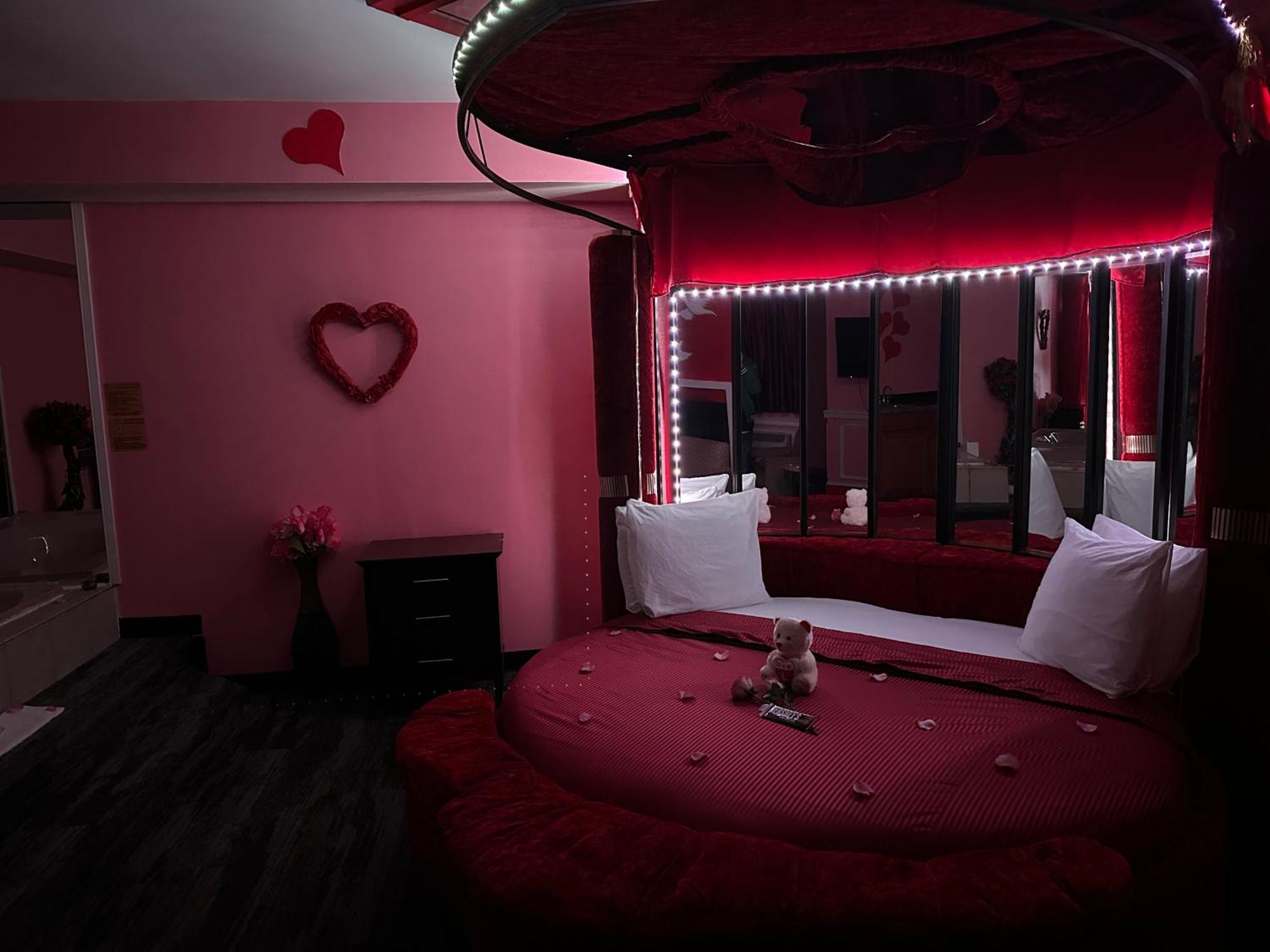 Inn Of The Dove - Romantic Luxury Suites With Jacuzzi & Fireplace At Harrisburg-Hershey-Philadelphia, Pa מראה חיצוני תמונה