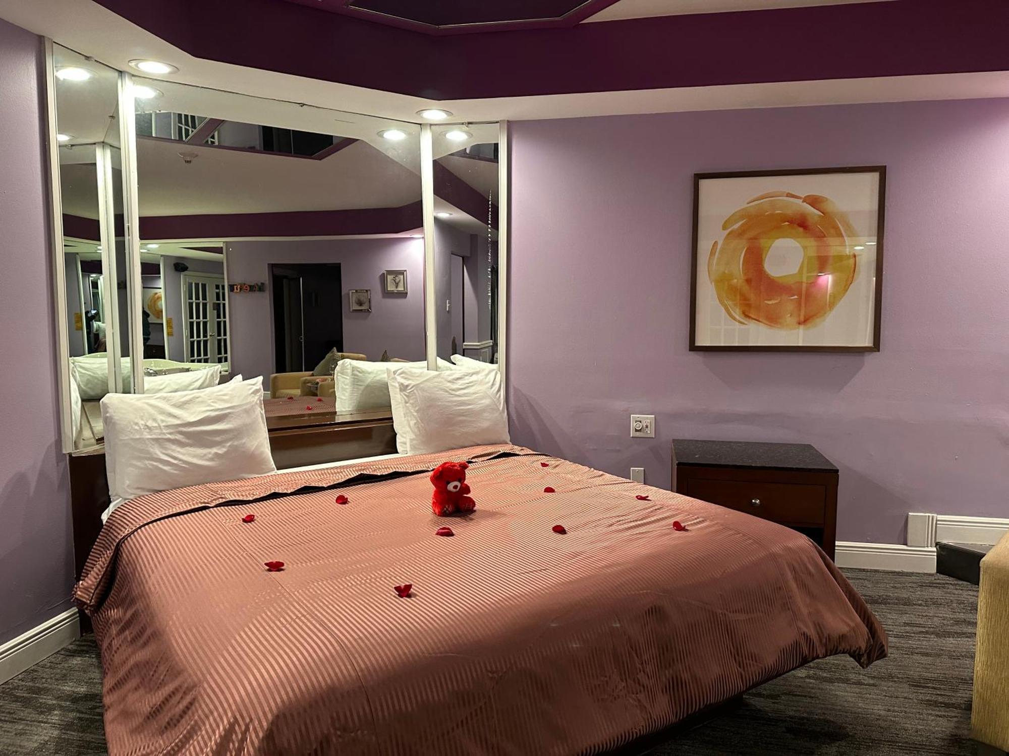 Inn Of The Dove - Romantic Luxury Suites With Jacuzzi & Fireplace At Harrisburg-Hershey-Philadelphia, Pa מראה חיצוני תמונה