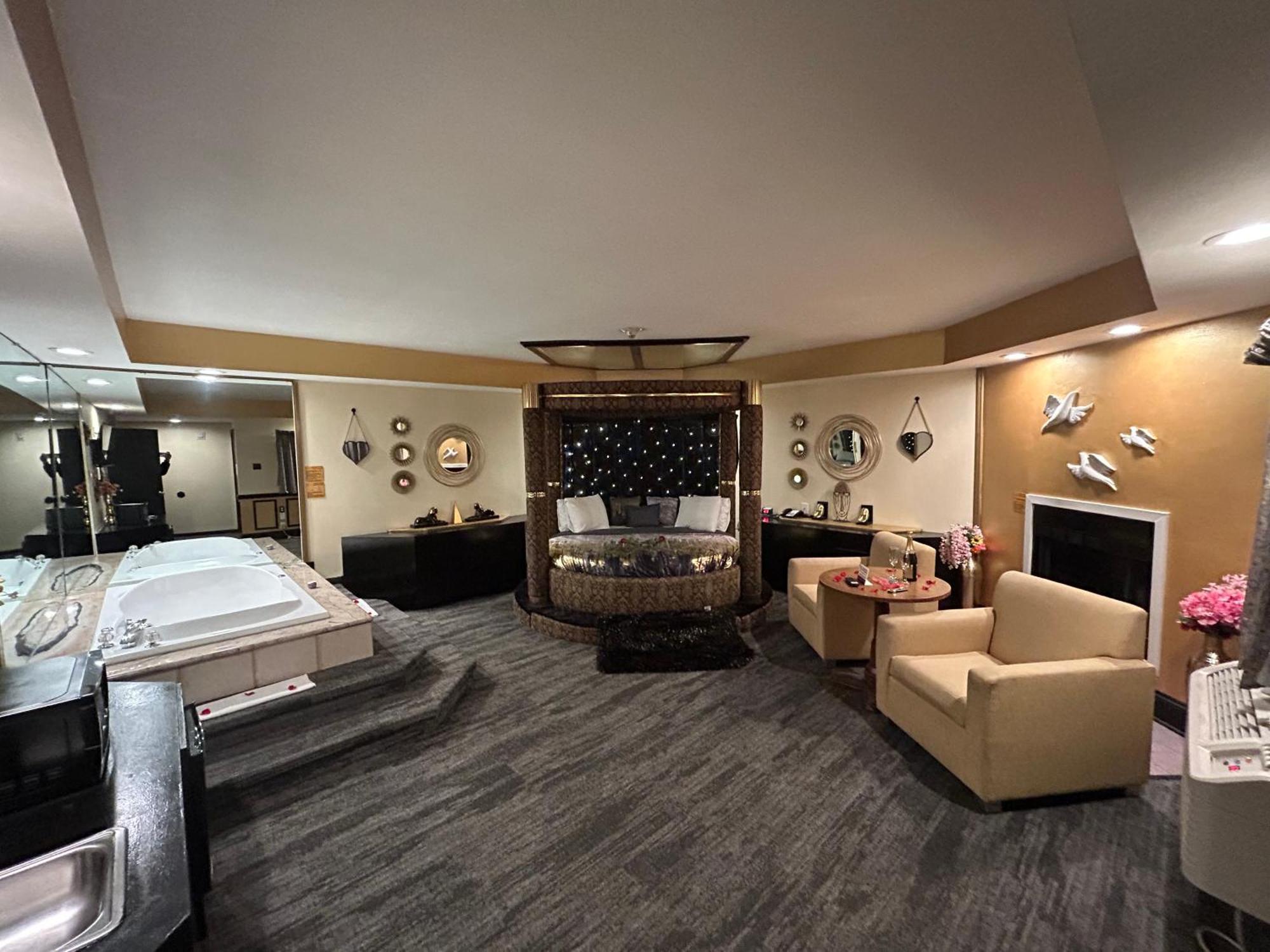 Inn Of The Dove - Romantic Luxury Suites With Jacuzzi & Fireplace At Harrisburg-Hershey-Philadelphia, Pa מראה חיצוני תמונה