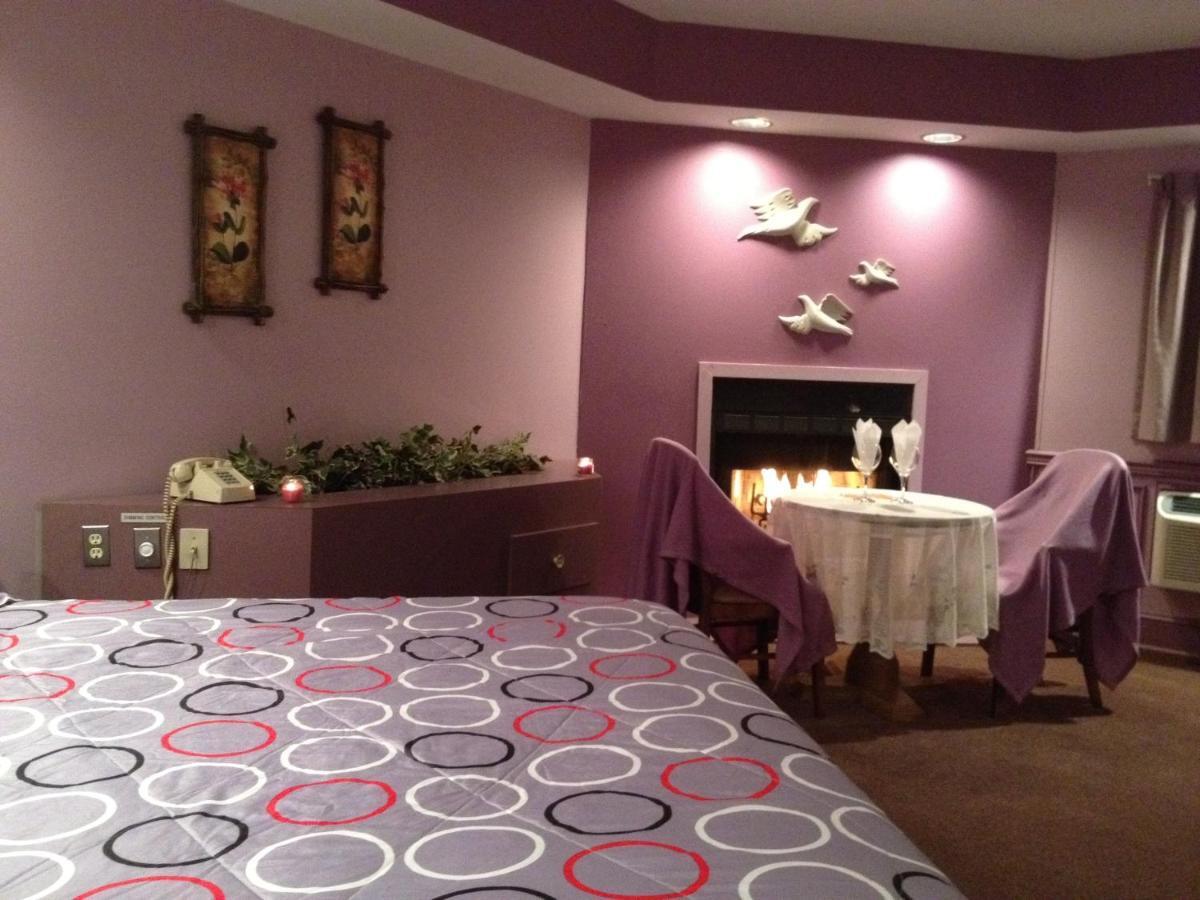 Inn Of The Dove - Romantic Luxury Suites With Jacuzzi & Fireplace At Harrisburg-Hershey-Philadelphia, Pa חדר תמונה